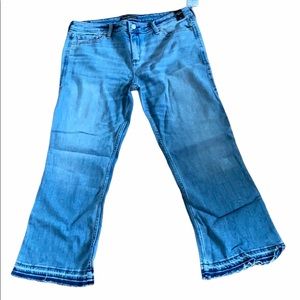 🆕 Abercrombie & Fitch Ankle Flare Jean. 32.